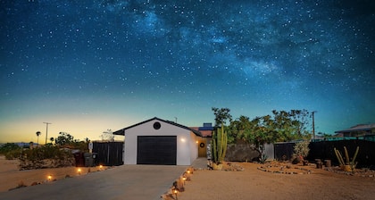Views, Hot Tub + Fire Pit, Stargazing
