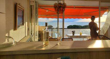 seafront_ Vincent air-conditioned apartment _Grau du Roi