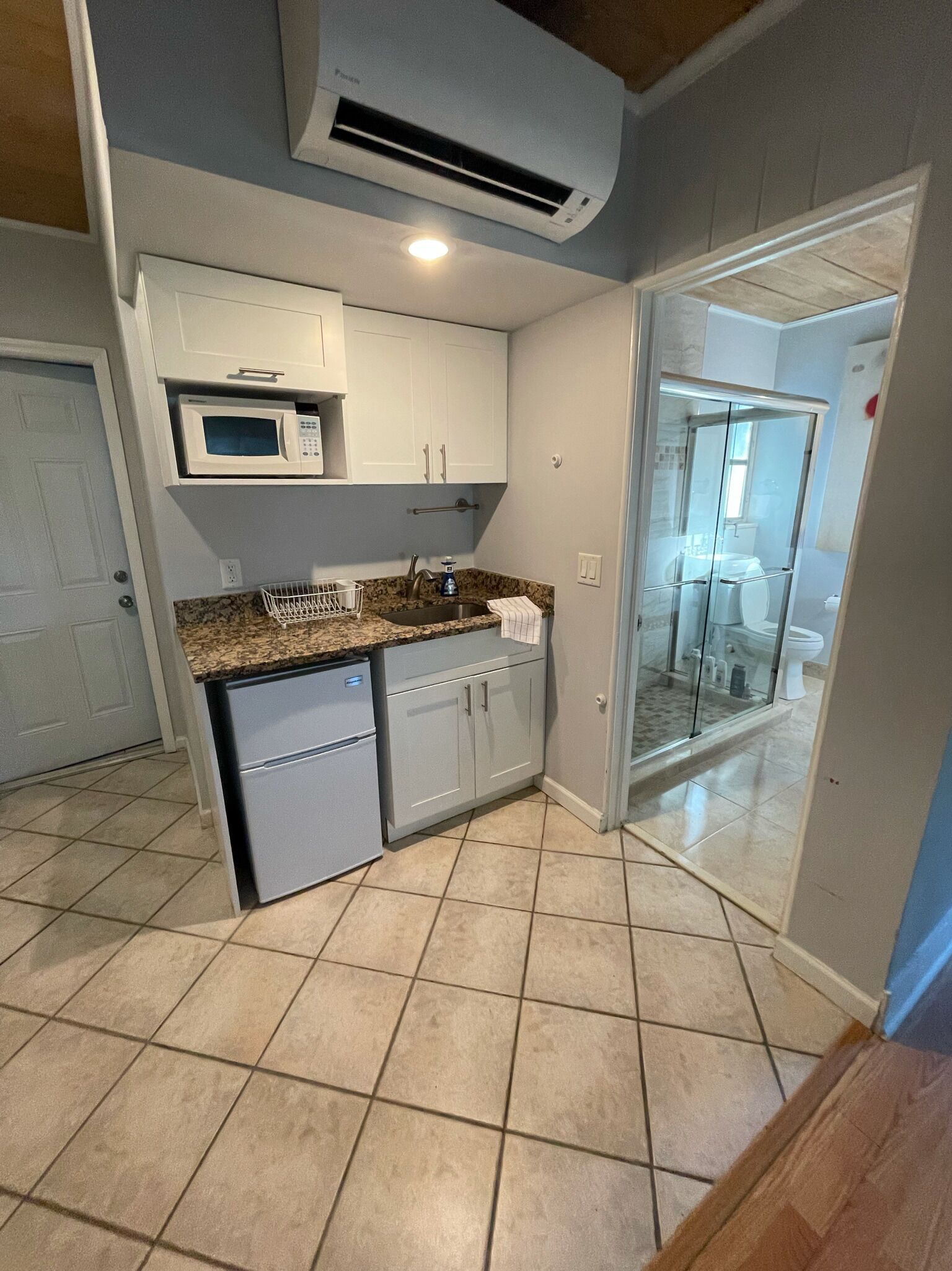 Modern Studio Apt - Near the Beach/Downtown