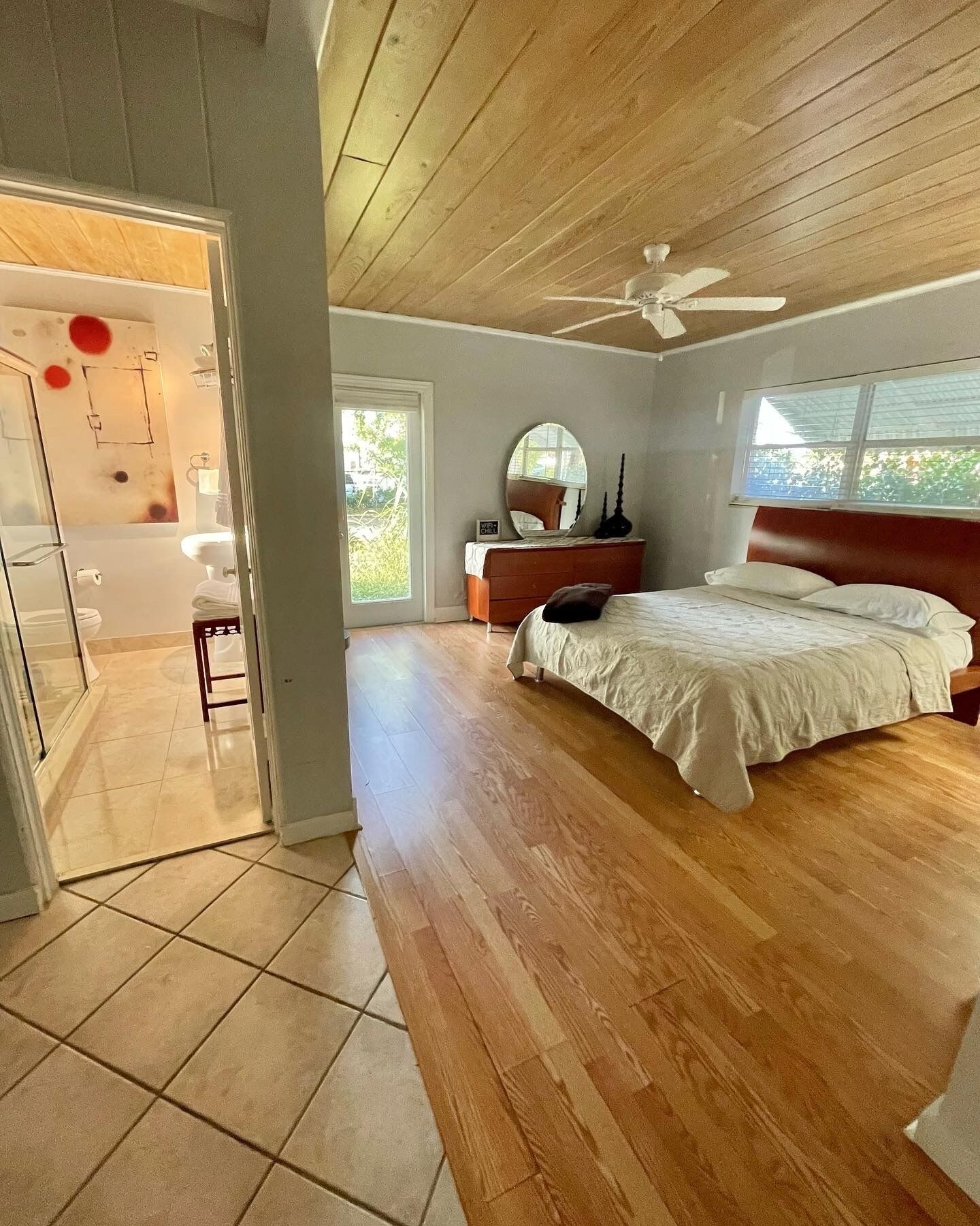 Modern Studio Apt - Near the Beach/Downtown