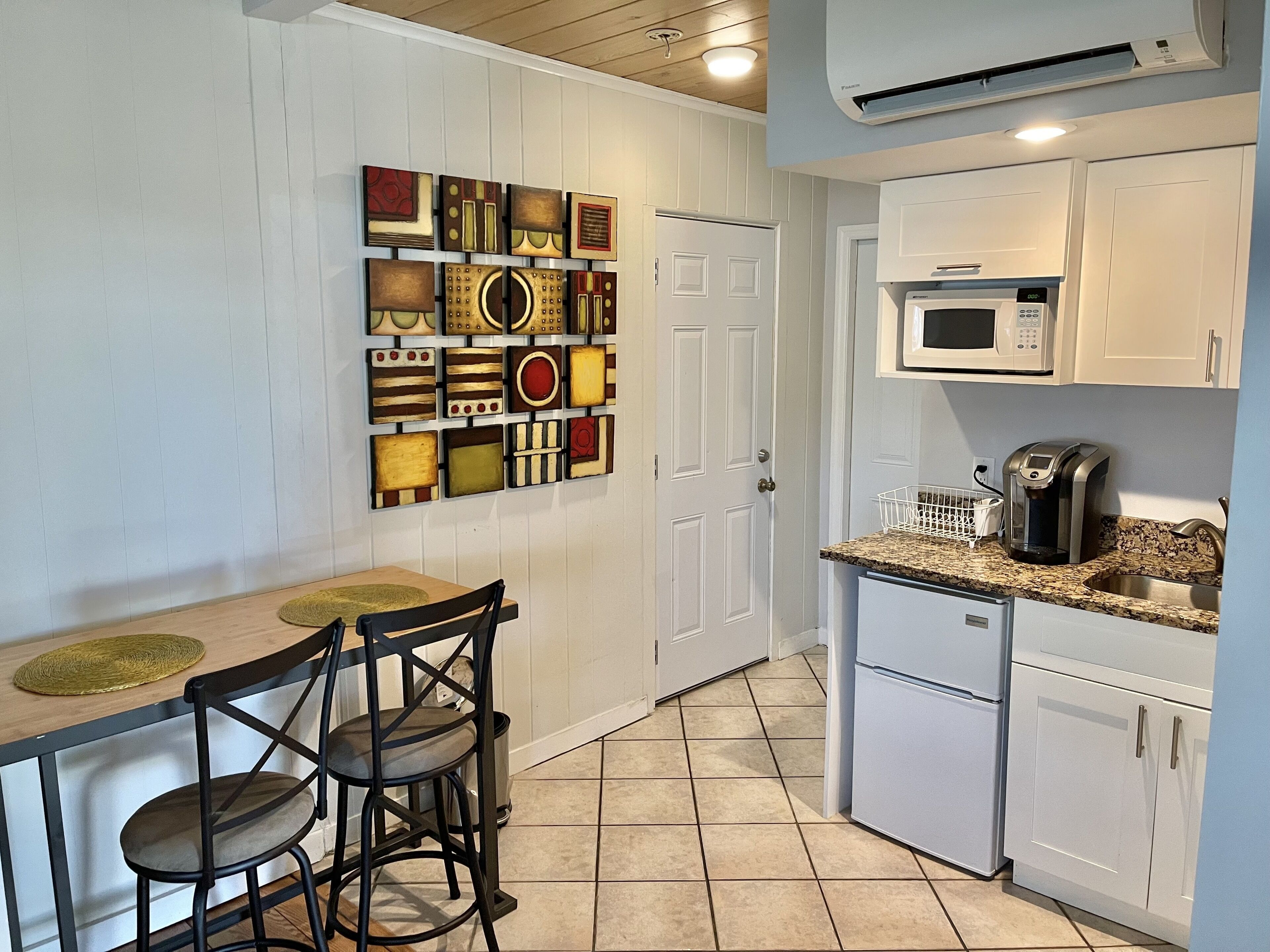 Modern Studio Apt - Near the Beach/Downtown