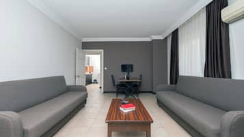 Departamento, 1 habitación | Escritorio, espacio para trabajar con laptop y insonorización
