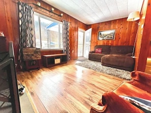 Smart TV y chimenea