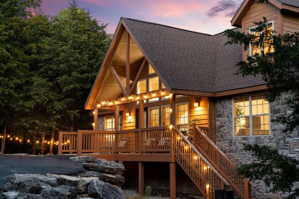 Exterior - Private Hot Tub & Hammocks. 2 Resort Pools + Golf! Playgrounds & Sports Courts! (Branson West)