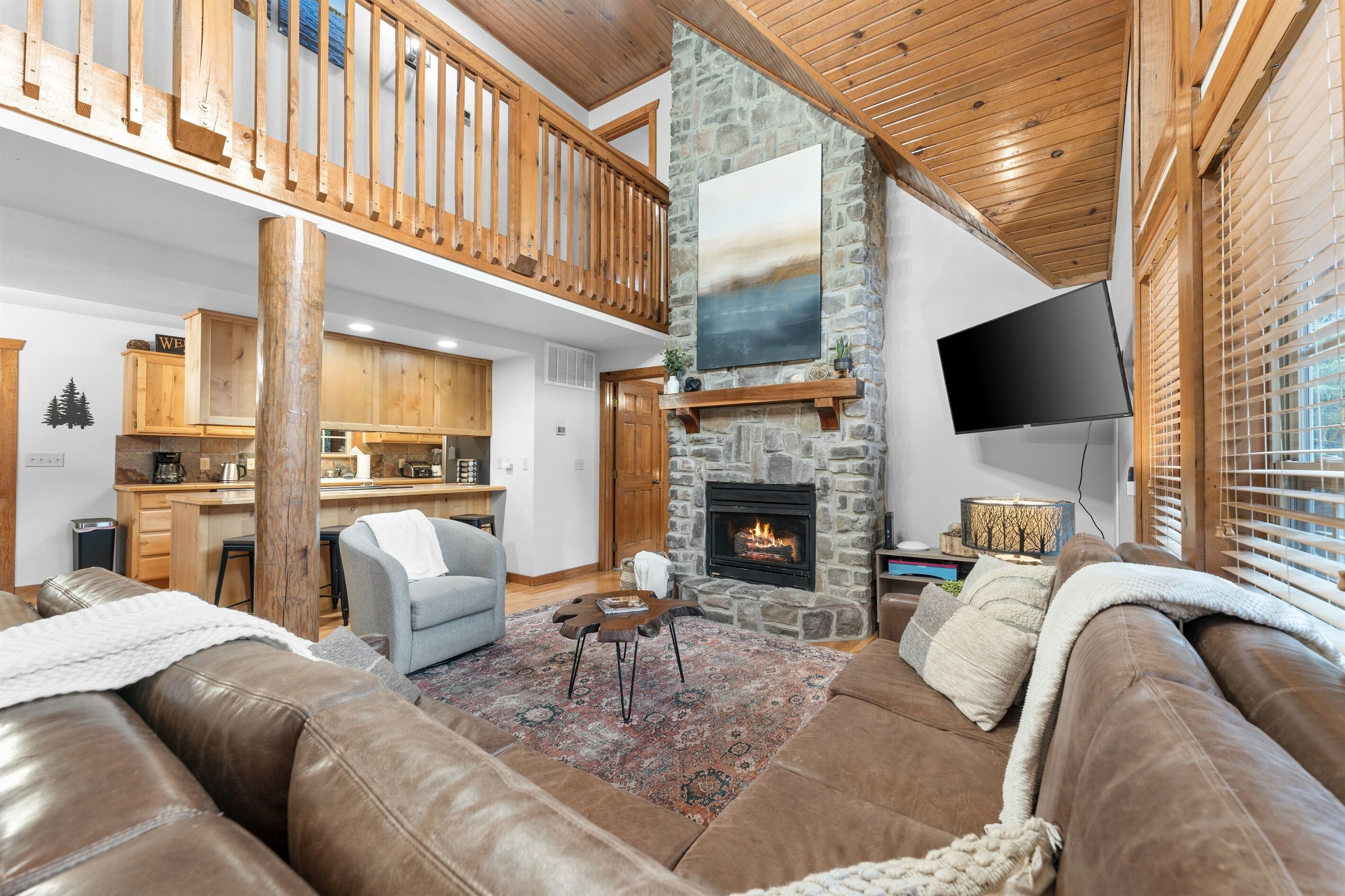 Serene Cabin w/ Private Hot Tub! Gated Golf Resort