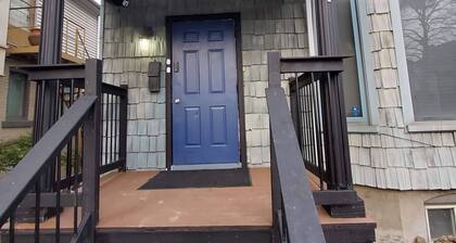 Cozy Modern 2 bed home, great location by Riverside park