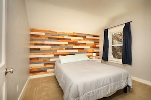 5 bedrooms, in-room safe, desk, iron/ironing board
