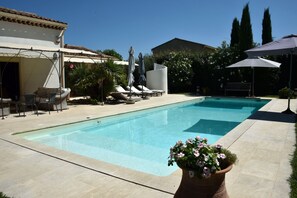 حمّام سباحة خارجي