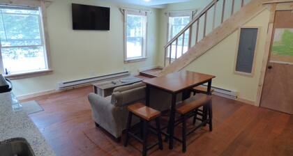 Junction's Cabin - A Wolf Crossing Cabin - next to Yellowstone Park