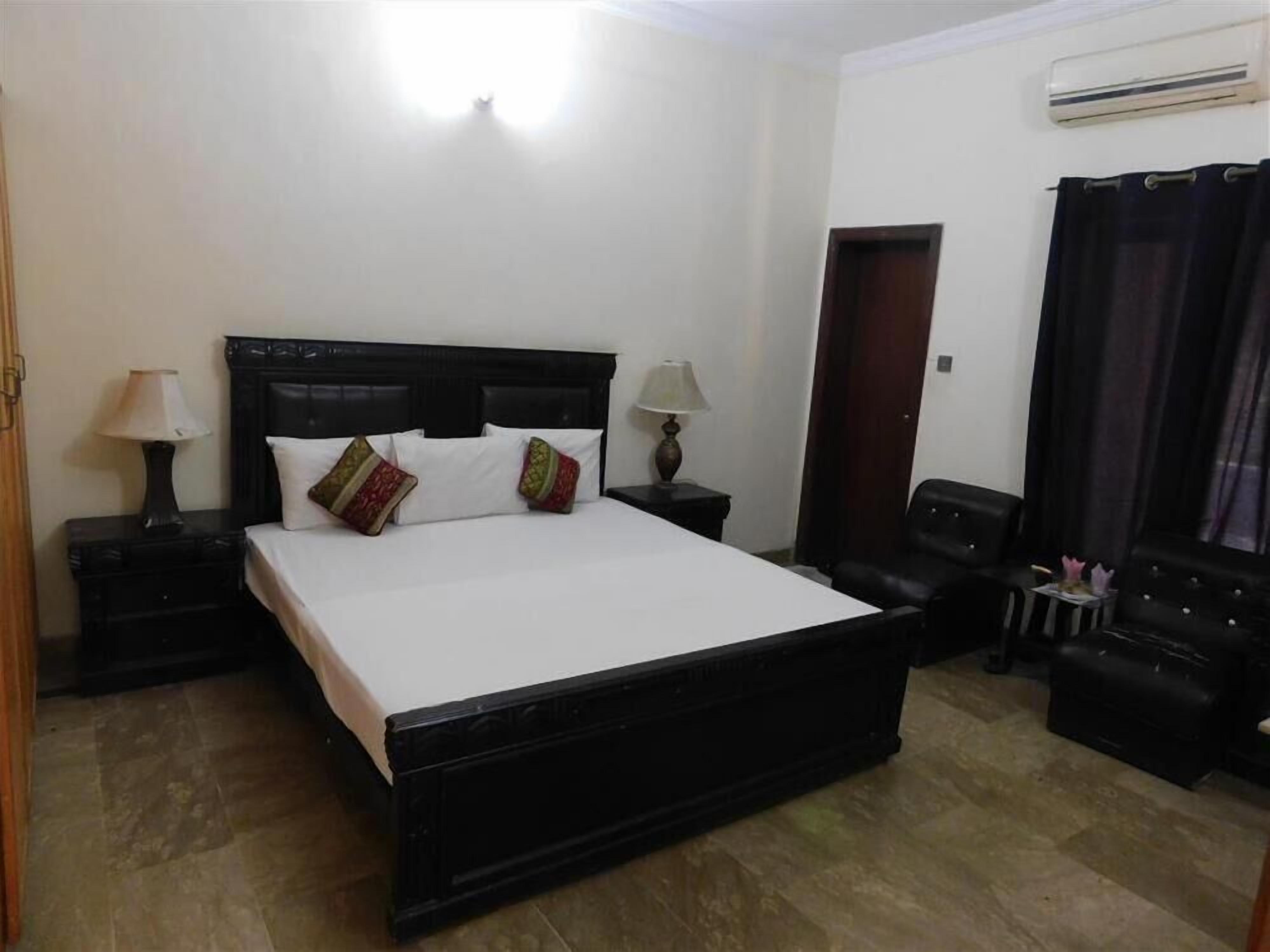 Deluxe-herbergi með tvíbreiðu rúmi | Ókeypis þráðlaus nettenging