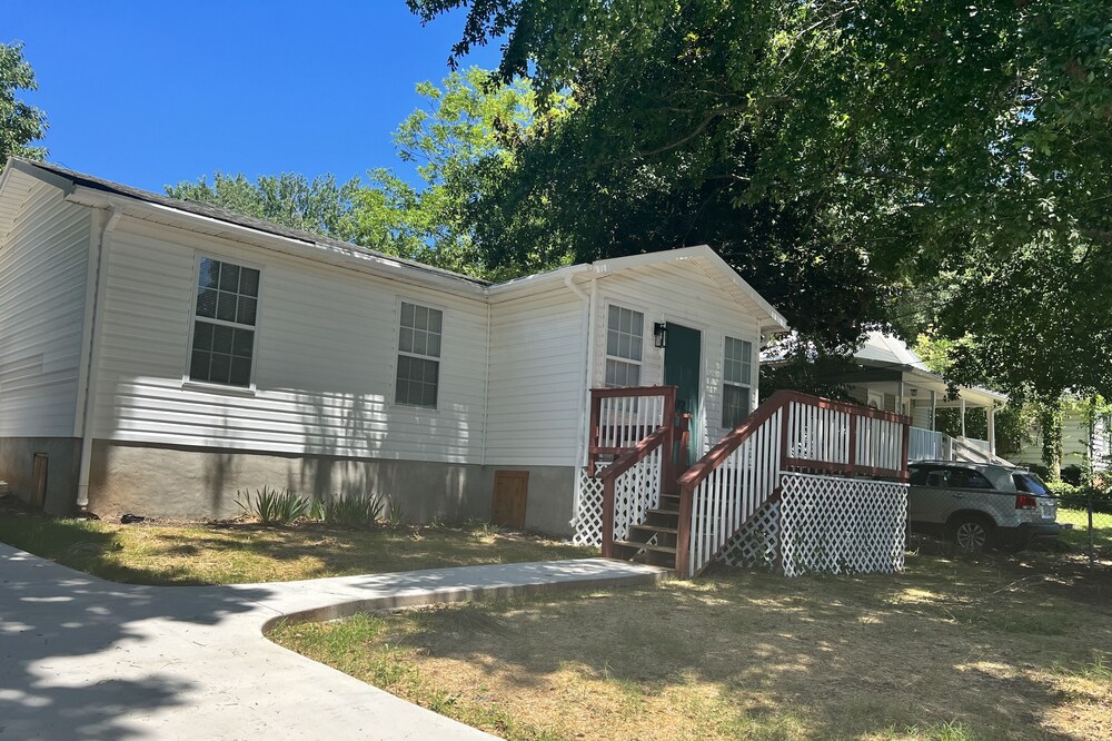 Updated Bungalow with Small Town Charm - 12.5 Miles from Tryon Equestrian Center