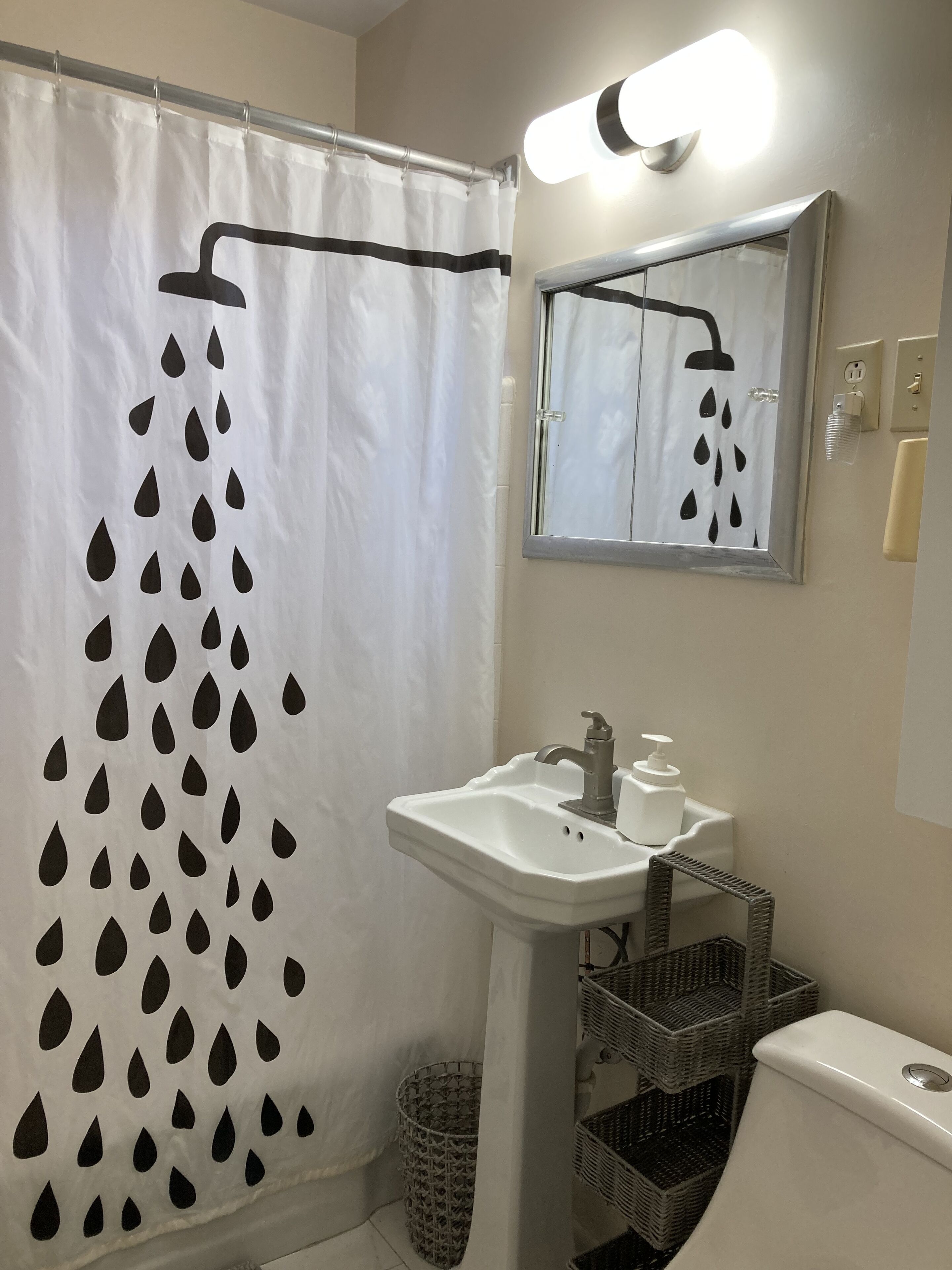 Entire Cottage 1mile from Warm Mineral Springs & 25 min to Manasota Keys Beaches