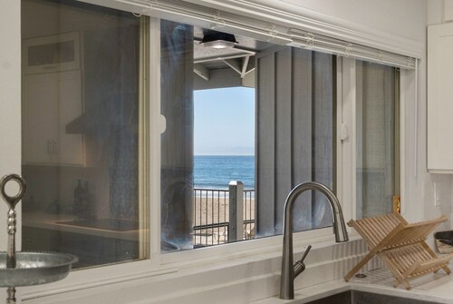 Neptune's Retreat 2 BD on the Beach