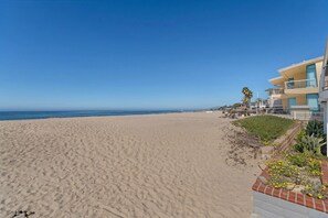 On the beach, sun-loungers, beach towels - Neptune's Retreat 2 BD on the Beach (Carpinteria)