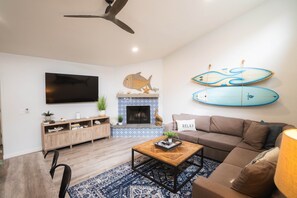 Smart TV, fireplace - Neptune's Retreat 2 BD on the Beach (Carpinteria)