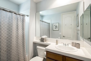 Combined shower/bathtub, jetted bath, hair dryer, towels - ✨GLAM LUXURY! ✨Pool Oasis, Walk to Festivals! ⬥3 King bedrooms/2 Queen bedrooms! (Indio)