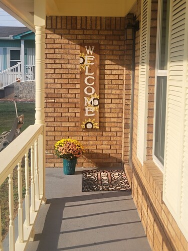 Cozy family home setting and 5 minutes from The University of Mississippi.