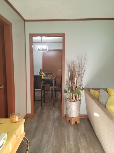 Cozy family home setting and 5 minutes from The University of Mississippi.