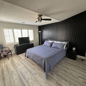Desk, iron/ironing board, free WiFi, bed sheets