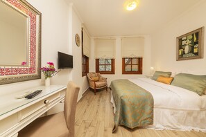 Kamar Double Deluks | Brankas dan didekorasi berbeda-beda