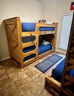 3 bedrooms, iron/ironing board, free WiFi, bed sheets - Guadalupe Getaway  400' Private River Beach  3BR River Road for 9 (New Braunfels)