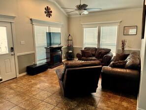Smart TV, DVD player - Guadalupe Getaway  400' Private River Beach  3BR River Road for 9 (New Braunfels)