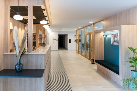 Reception. Residhome Paris Senart