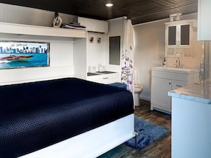 1 bedroom, iron/ironing board, WiFi