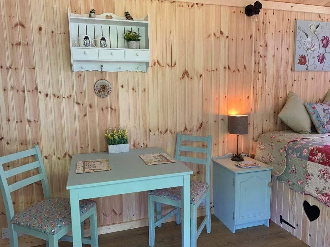 Habitación romántica, baño privado (Farm animals on site) | Interior