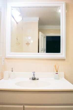 Hair dryer, towels - Tangerine Sunsets Pomelo South (Nassau)