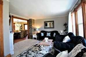 TV connectée, cheminée, jeux vidéo, table de tennis de table