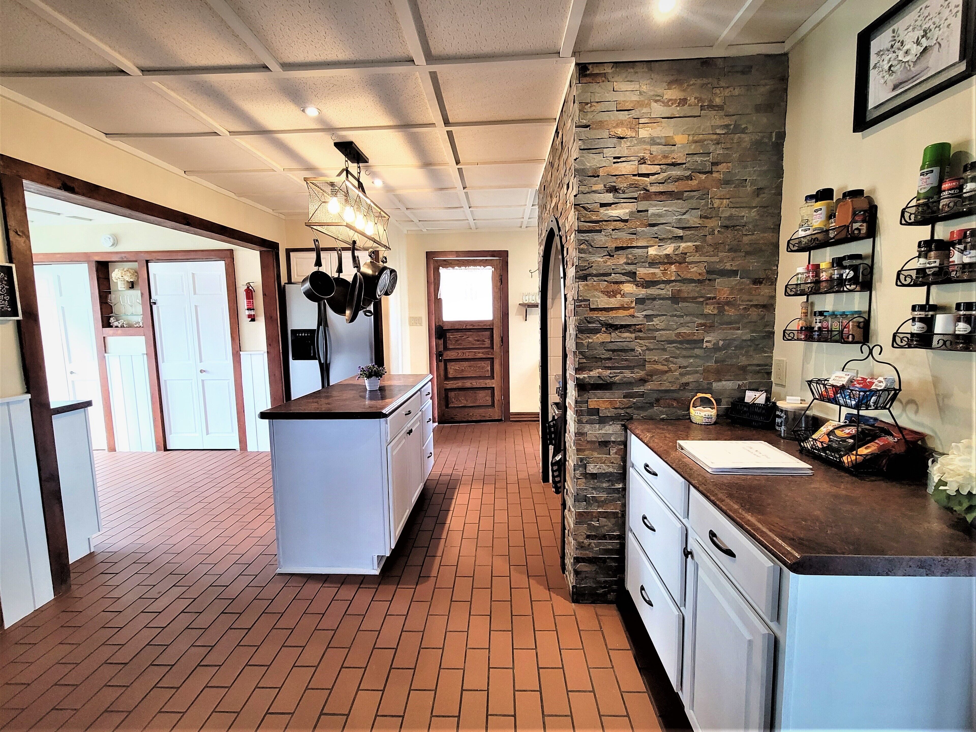 Charming Farmhouse in the Orchards near Lake Mich!