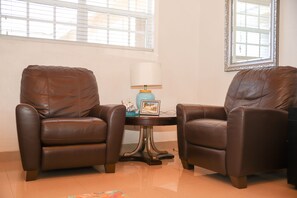 Interior - Tangerine Sunsets Satsuma One (Nassau)