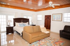 1 bedroom, iron/ironing board, WiFi, bed sheets - Tangerine Sunsets Satsuma One (Nassau)