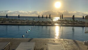 Piscina all'aperto, una piscina riscaldata