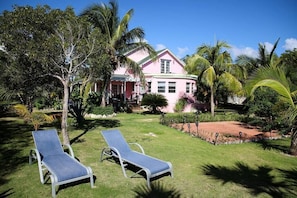 Exterior - Tangerine Sunsets Castaway, Tangerine Sunsets Castaway (Nassau)