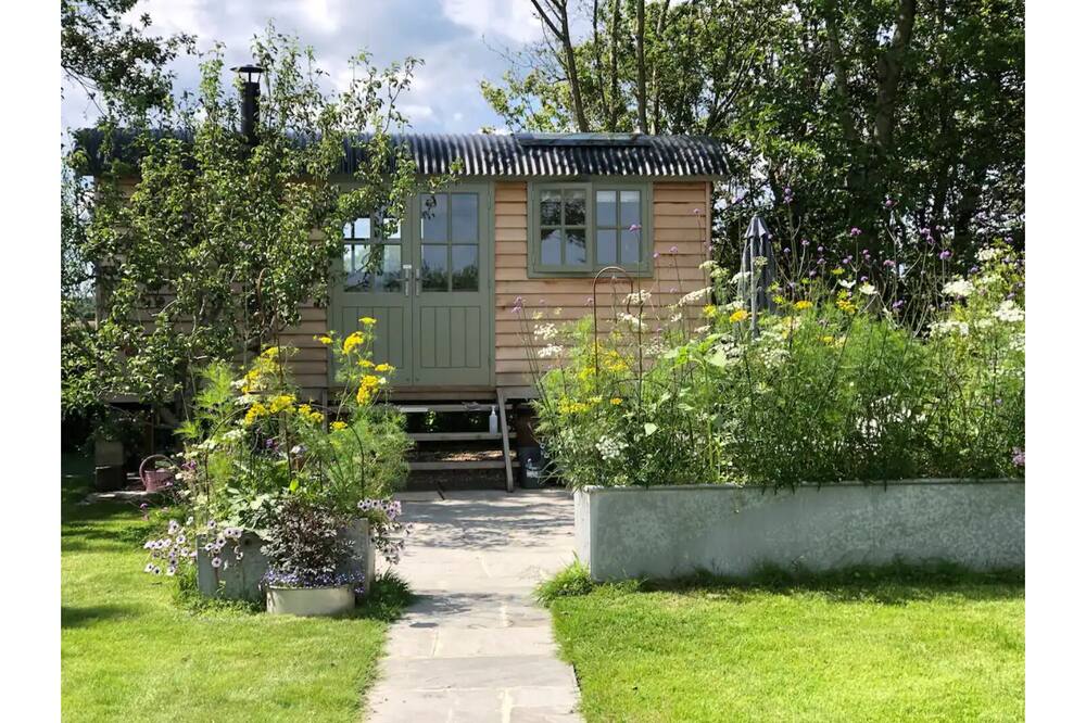 Romantic Cosy Hygge Shepherd Hut Hideaway set in our Orchard