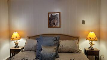 1 bedroom, travel crib, internet, bed sheets