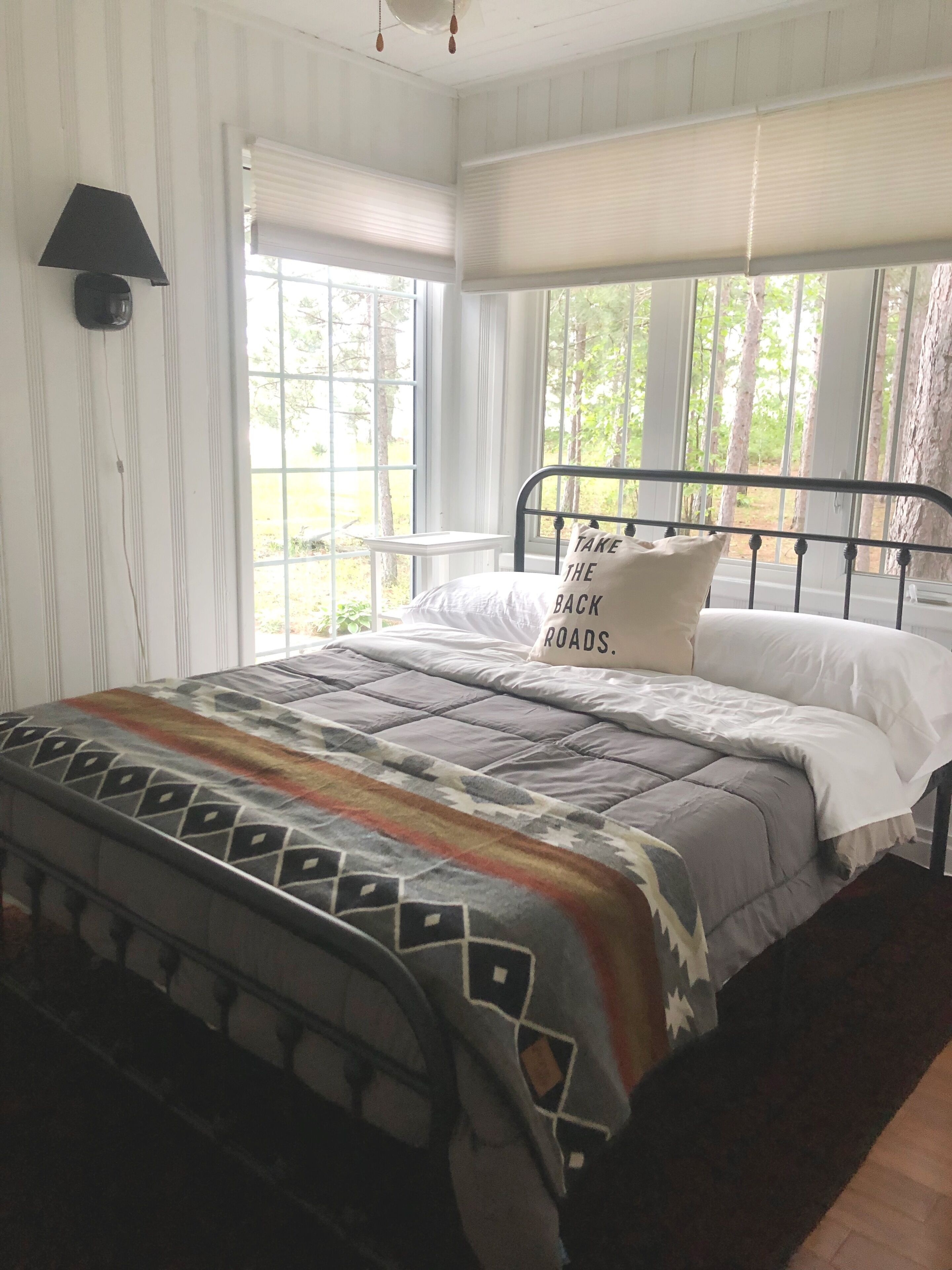 Bright family cottage on Round Lake with beautiful views!