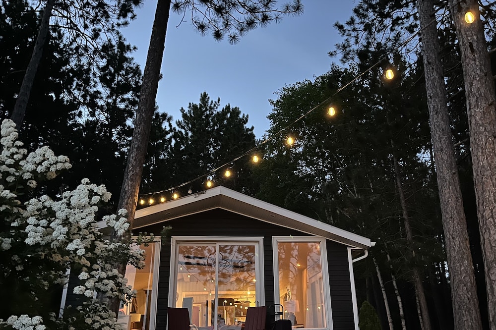 Bright family cottage on Round Lake with beautiful views!