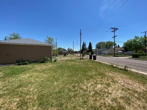 Property grounds - Snuggle into Sweet Seclusion - No Cleaning Fee! (Cheyenne)