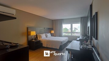 Premium Loft | Desk, laptop workspace, free WiFi, bed sheets