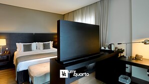 Premium Suite | Desk, laptop workspace, free WiFi, bed sheets