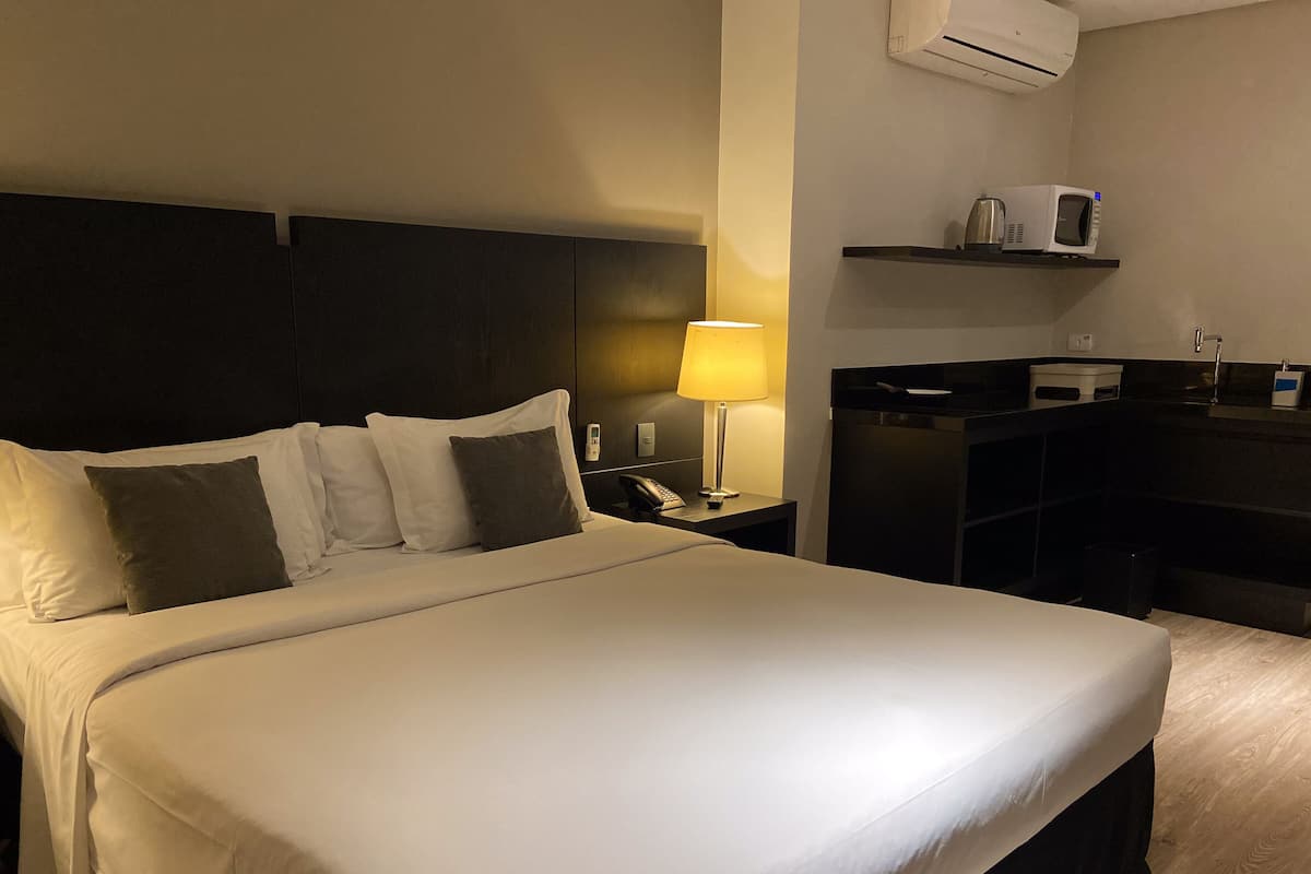 1 bedroom, desk, laptop workspace, free WiFi