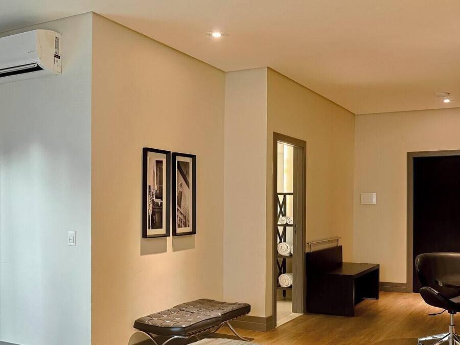 Suite – premium | Skrivebord, skrivebord for bærbar PC, wi-fi (inkludert) og sengetøy