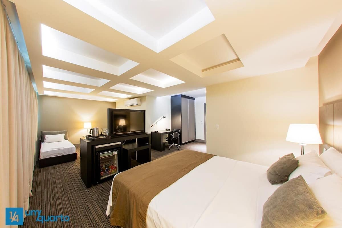 Family Studio | Desk, laptop workspace, free WiFi, bed sheets