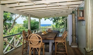 تناول الطعام بالخارج