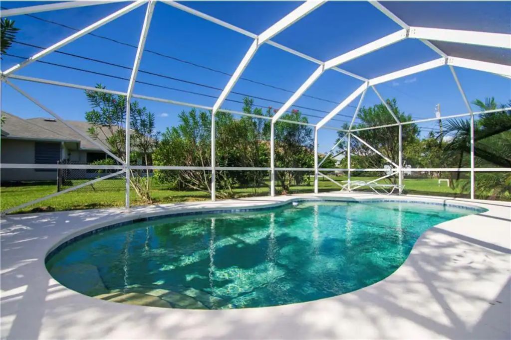 Spacious 3/2 Pool Home Getaway
