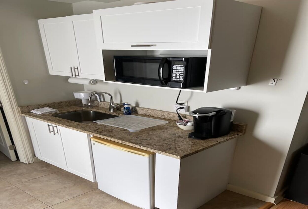 Stylish Studio Apt - Near the Beach