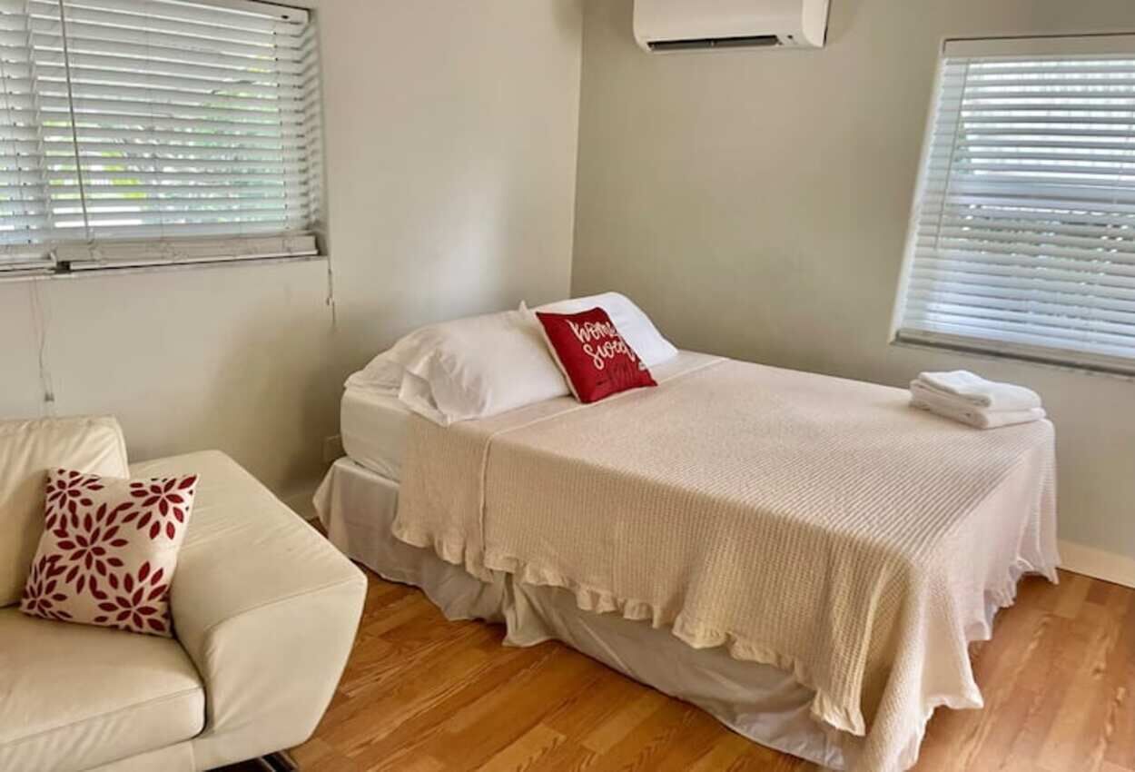 Stylish Studio Apt - Near the Beach